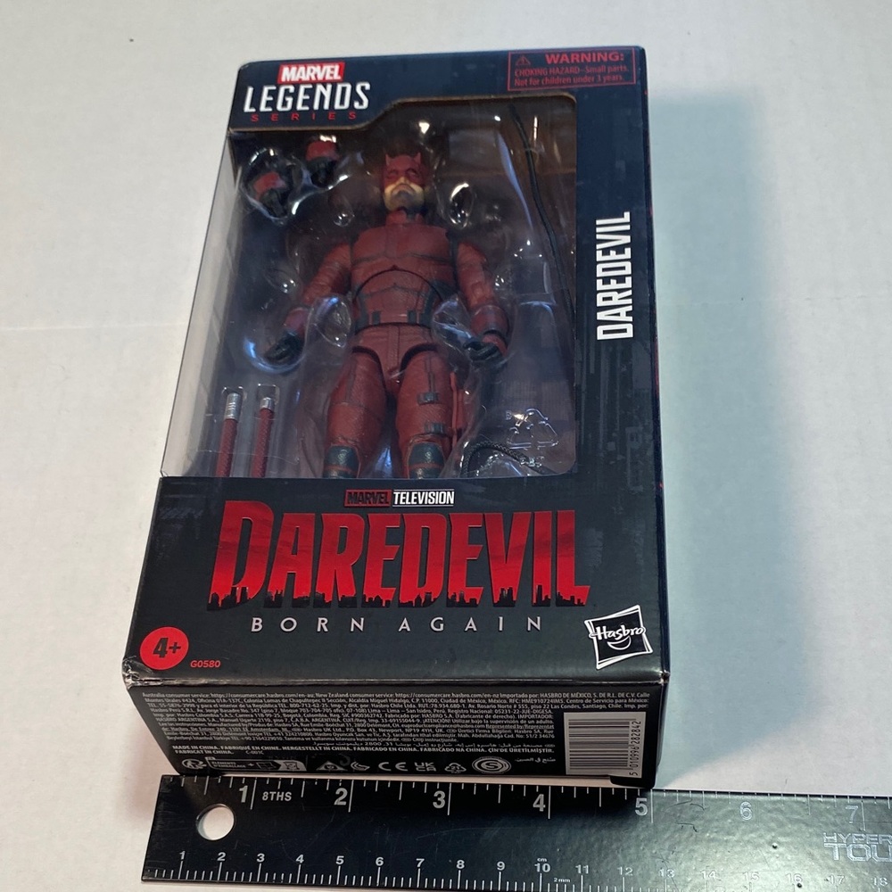 Marvel Legends Daredevil in Red Armor - Picture 7 of 7